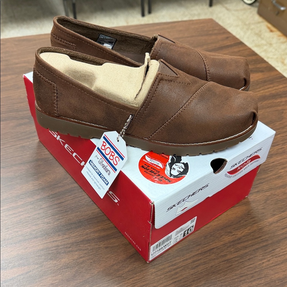 Skechers BOBS Women's  Brown Chill Lug Loafers